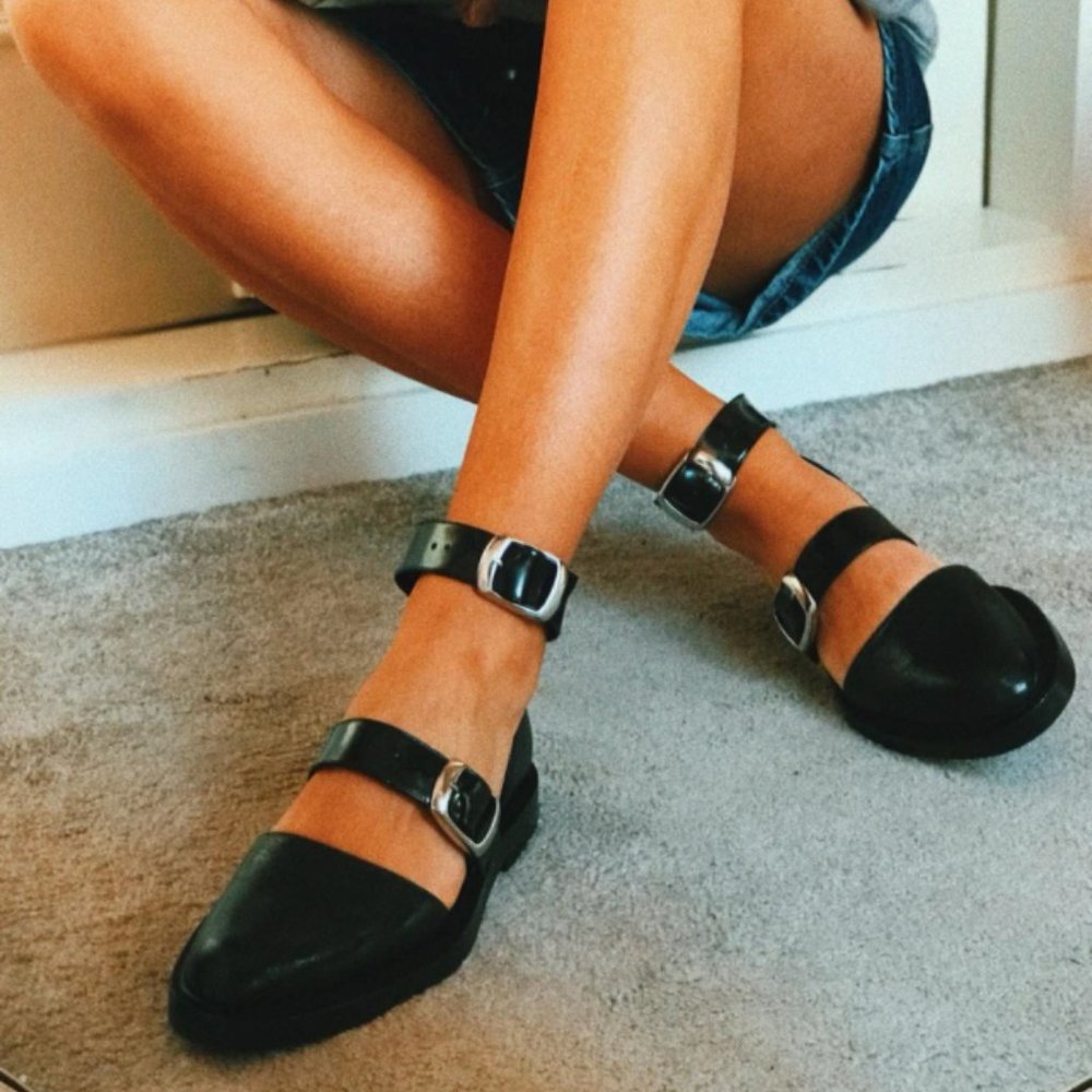 NEW NWT Inch2 Black Caviar Sandals Size 41 US 9.5